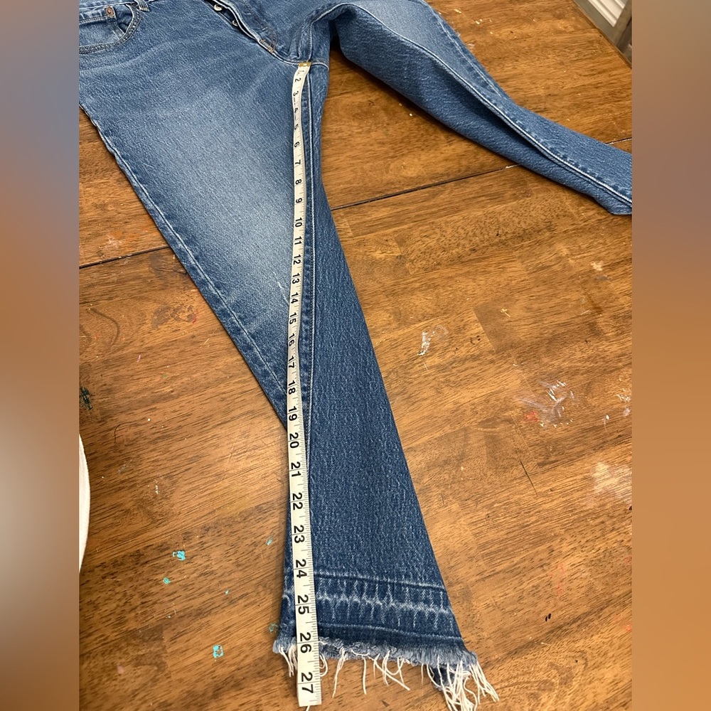 Levi’s 501 XX Classic Blue Cropped Stretch Distressed Jeans - Picture 8 of 9